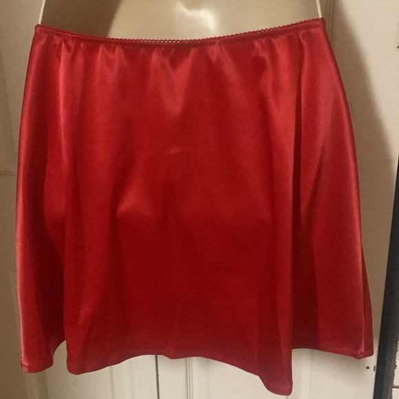 Cute Red Skirt!!! - Picture 4 of 4